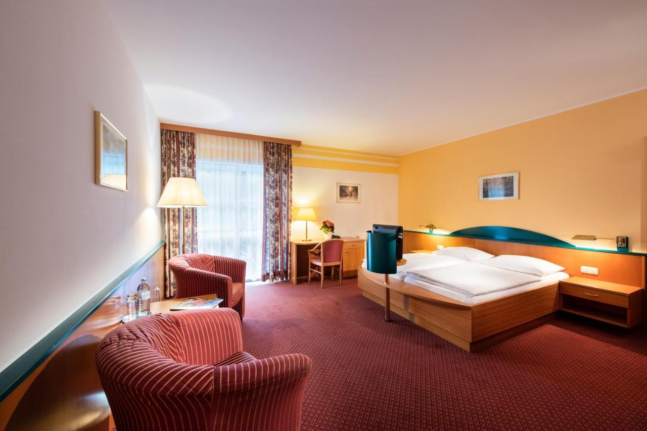 Parkhotel Zur Klause Бад-Халль Экстерьер фото