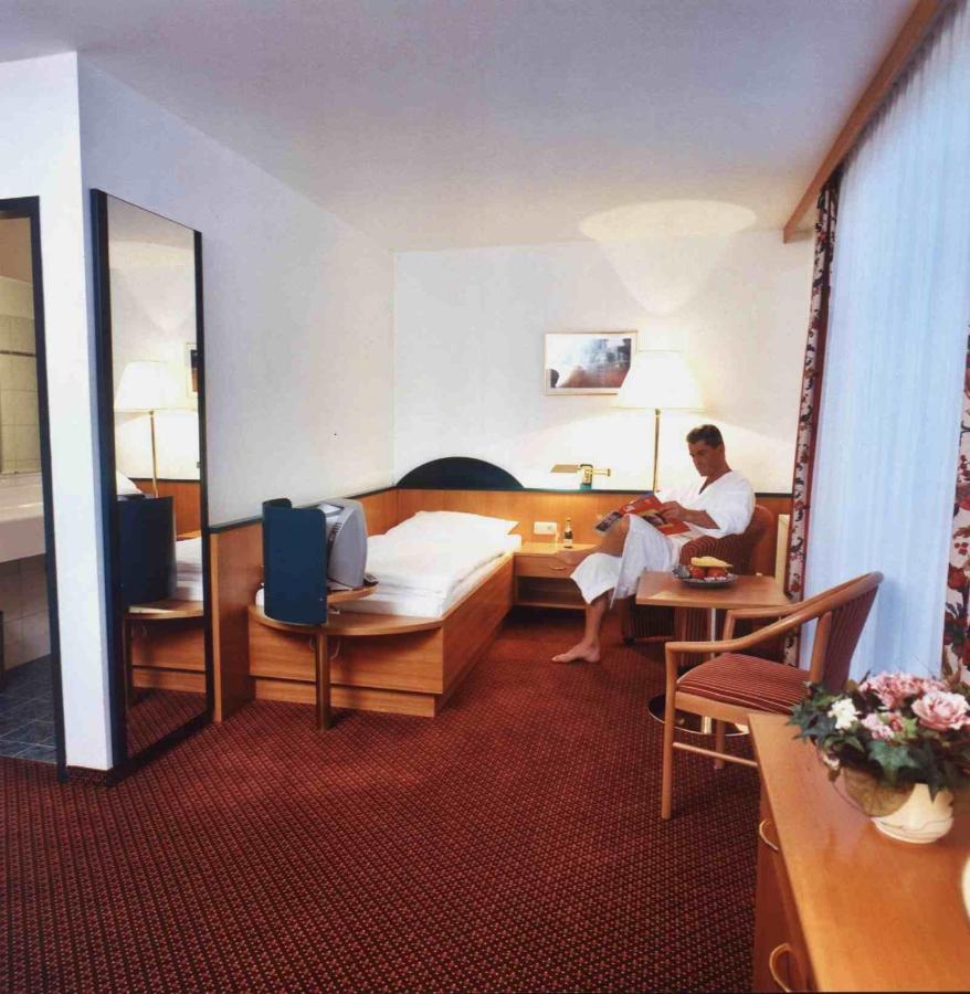 Parkhotel Zur Klause Бад-Халль Экстерьер фото