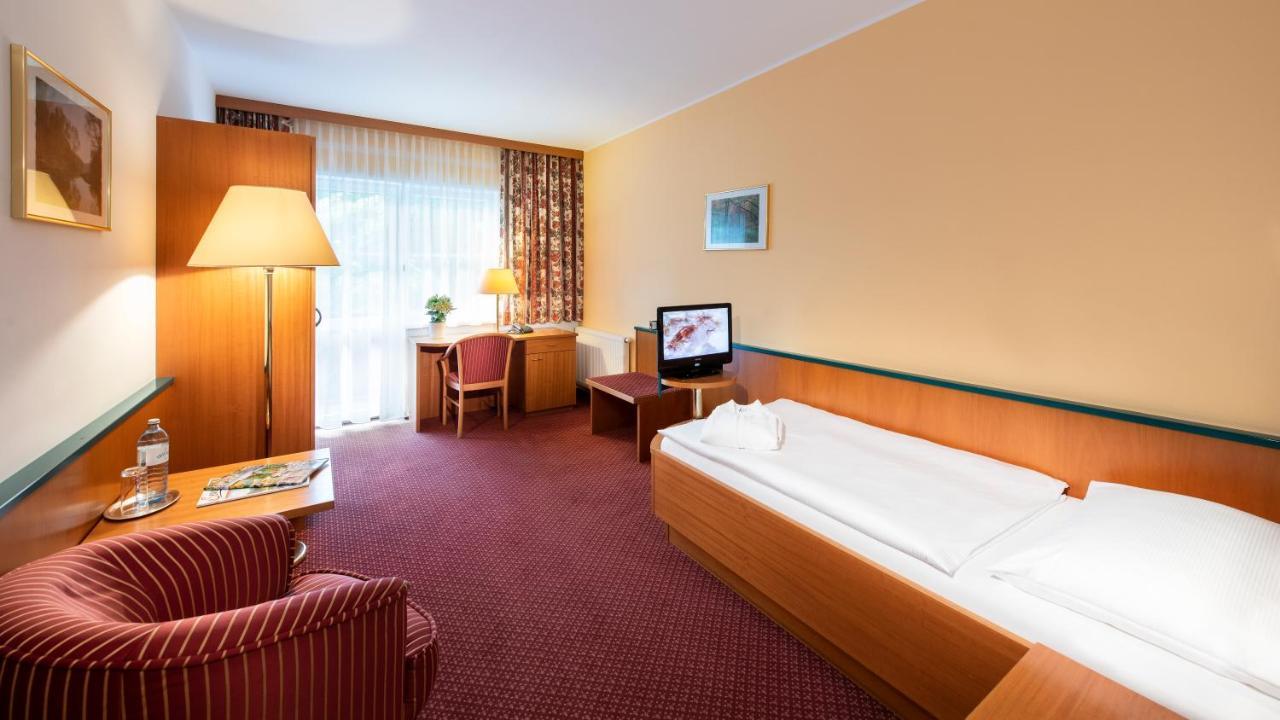 Parkhotel Zur Klause Бад-Халль Экстерьер фото