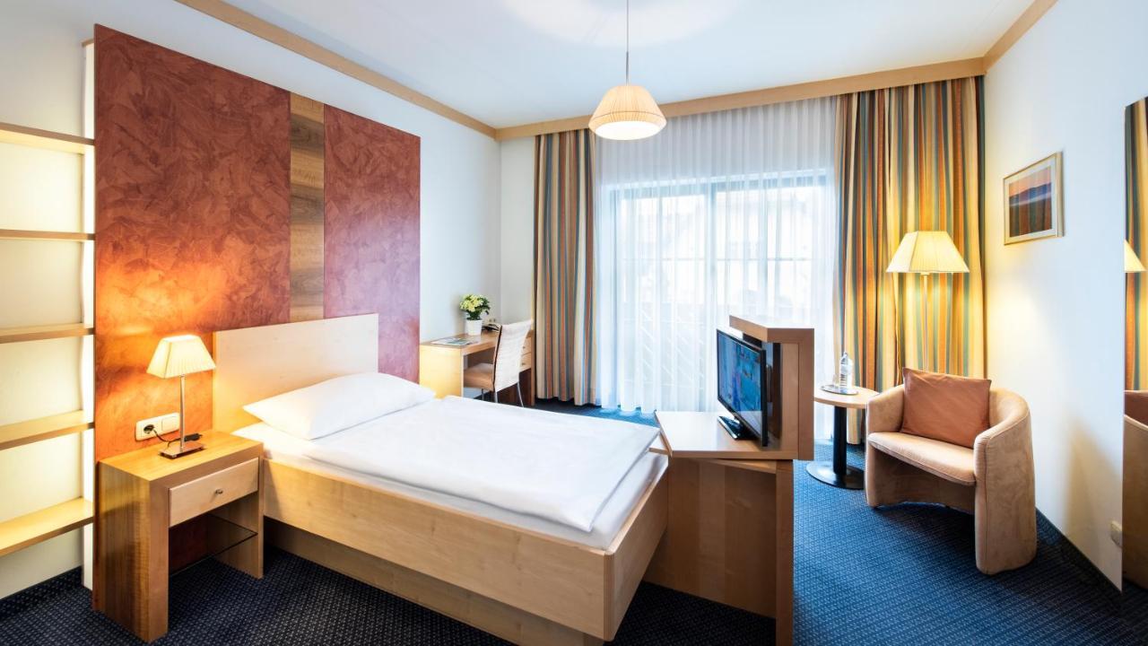 Parkhotel Zur Klause Бад-Халль Экстерьер фото