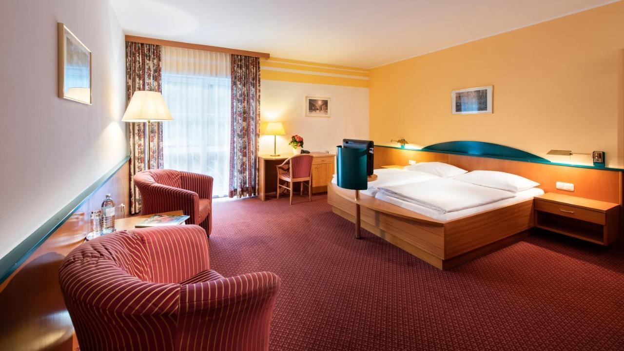 Parkhotel Zur Klause Бад-Халль Экстерьер фото