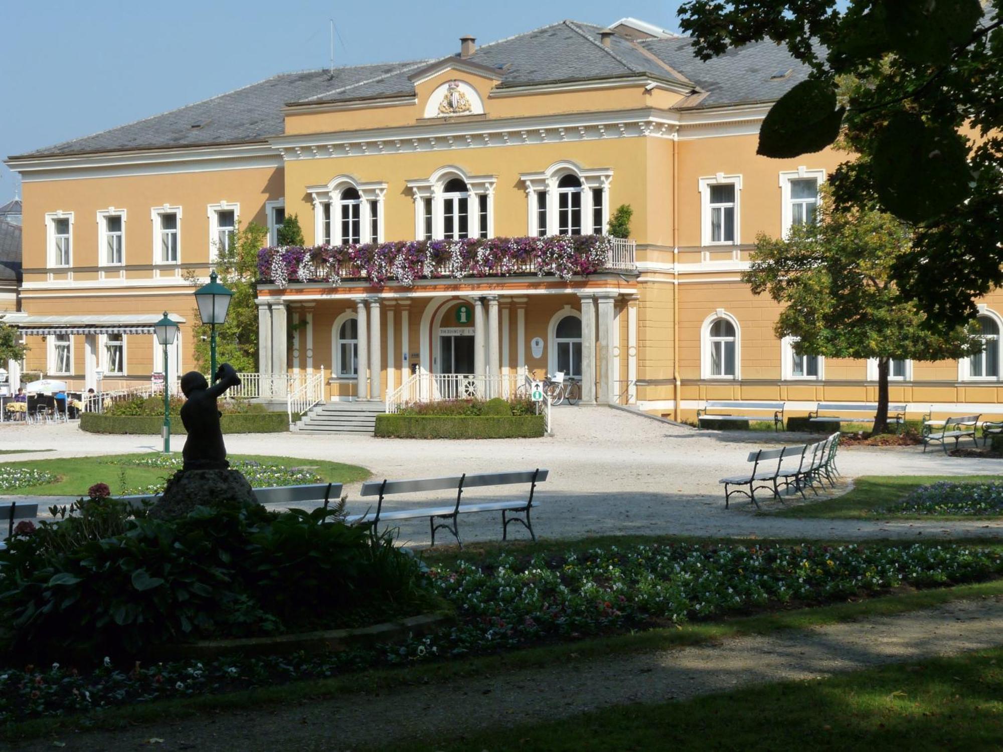 Parkhotel Zur Klause Бад-Халль Экстерьер фото