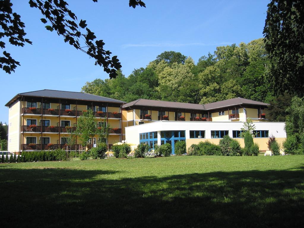 Parkhotel Zur Klause Бад-Халль Экстерьер фото
