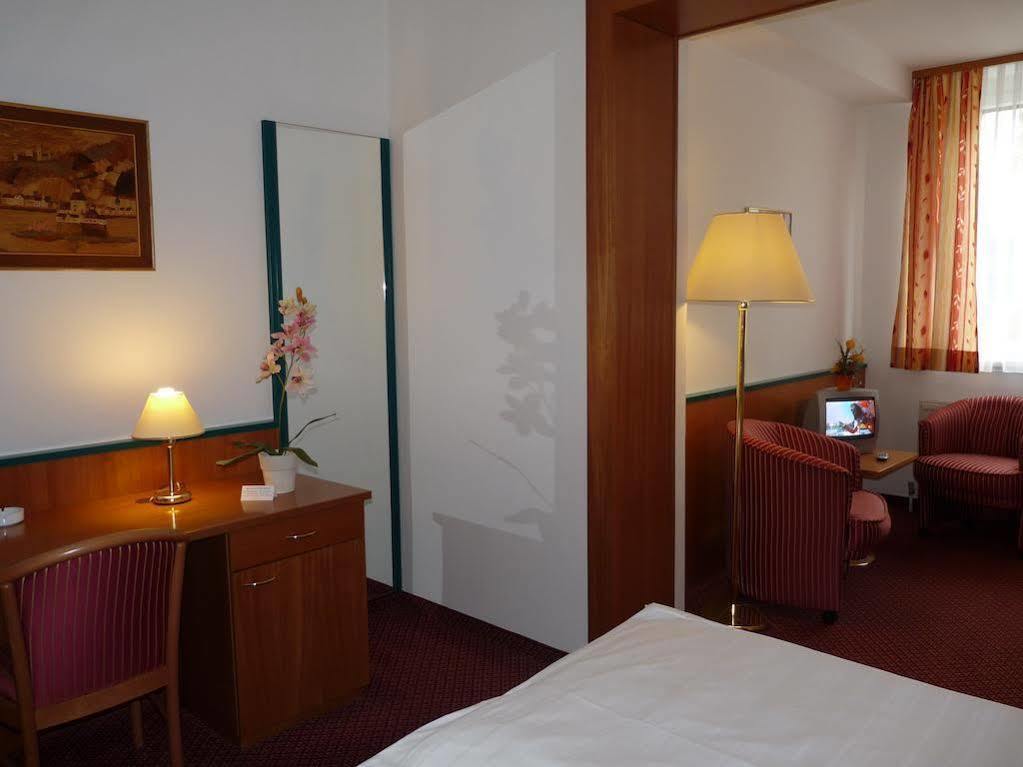 Parkhotel Zur Klause Бад-Халль Экстерьер фото