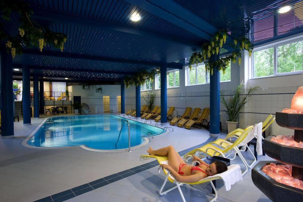 Parkhotel Zur Klause Бад-Халль Экстерьер фото